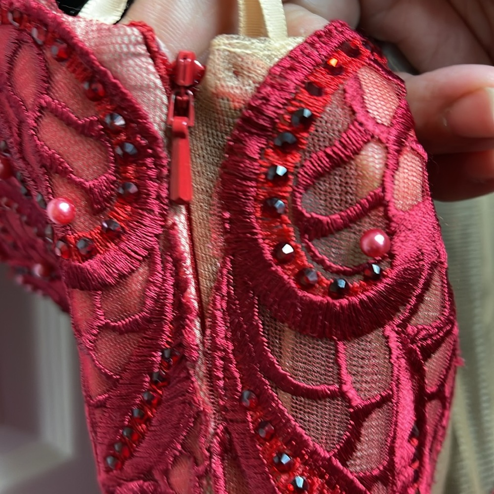 Christmas Red sequins mid length 21 inches pit to pit - Picture 11 of 12